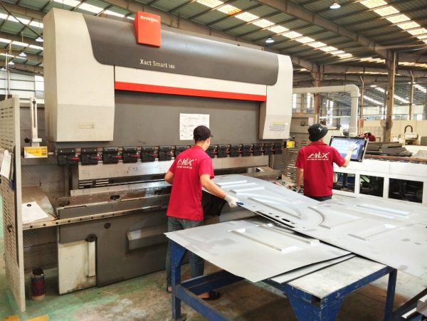 dây chuyền sản xuất cửa thép vân gỗ Alux