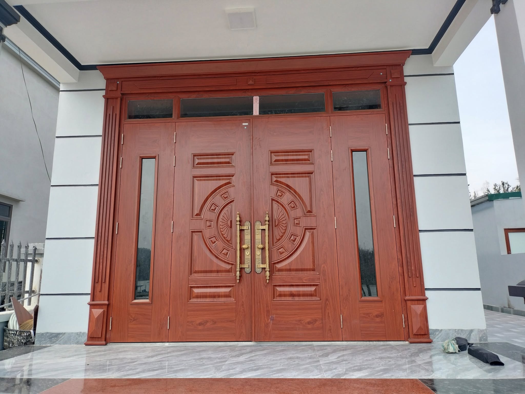 Top 4 giá trị nổi bật của cửa thép vân gỗ Alux