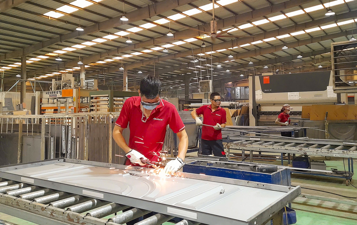 Bước 4: Hàn liên kết và hoàn thiện kết cấu